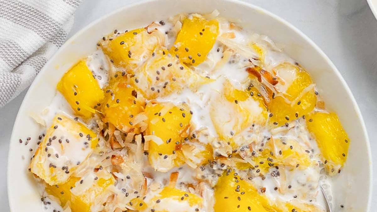 Mango overnight oats